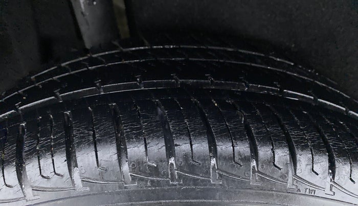 2016 Maruti Vitara Brezza VDI OPT, Diesel, Manual, Right Rear Tyre Tread