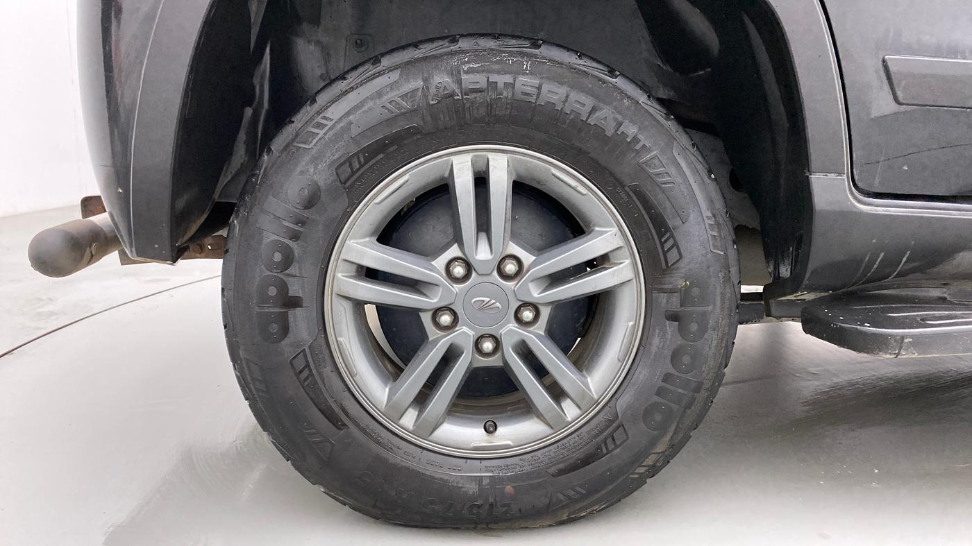 2019 Mahindra TUV300 T10, Diesel, Manual, 37,290 km, Right Rear Wheel