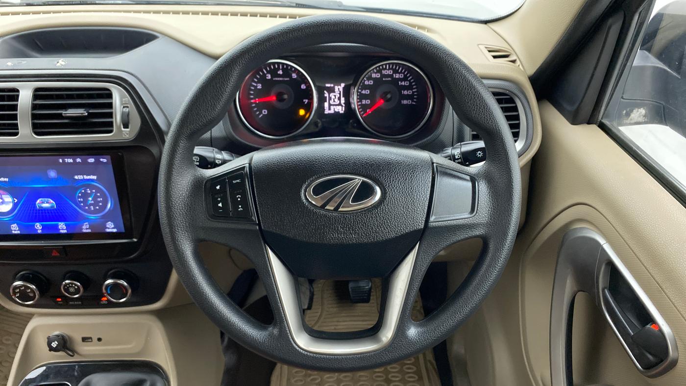 2019 Mahindra TUV300 T10, Diesel, Manual, 37,290 km, Steering Wheel Close Up