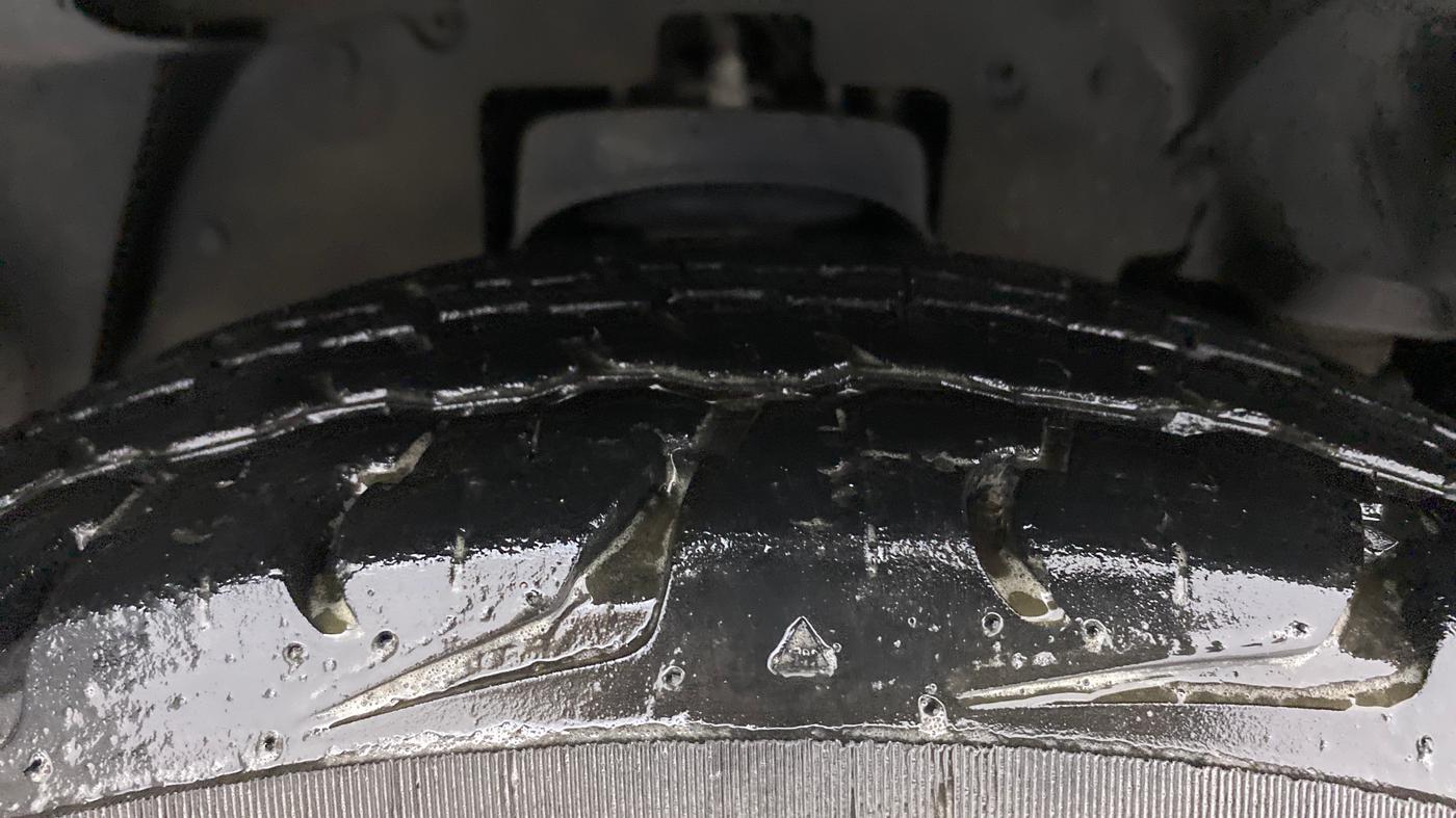 2019 Mahindra TUV300 T10, Diesel, Manual, 37,290 km, Right Front Tyre Tread