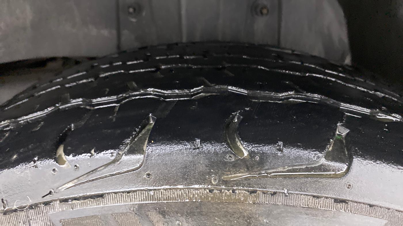 2019 Mahindra TUV300 T10, Diesel, Manual, 37,290 km, Left Rear Tyre Tread