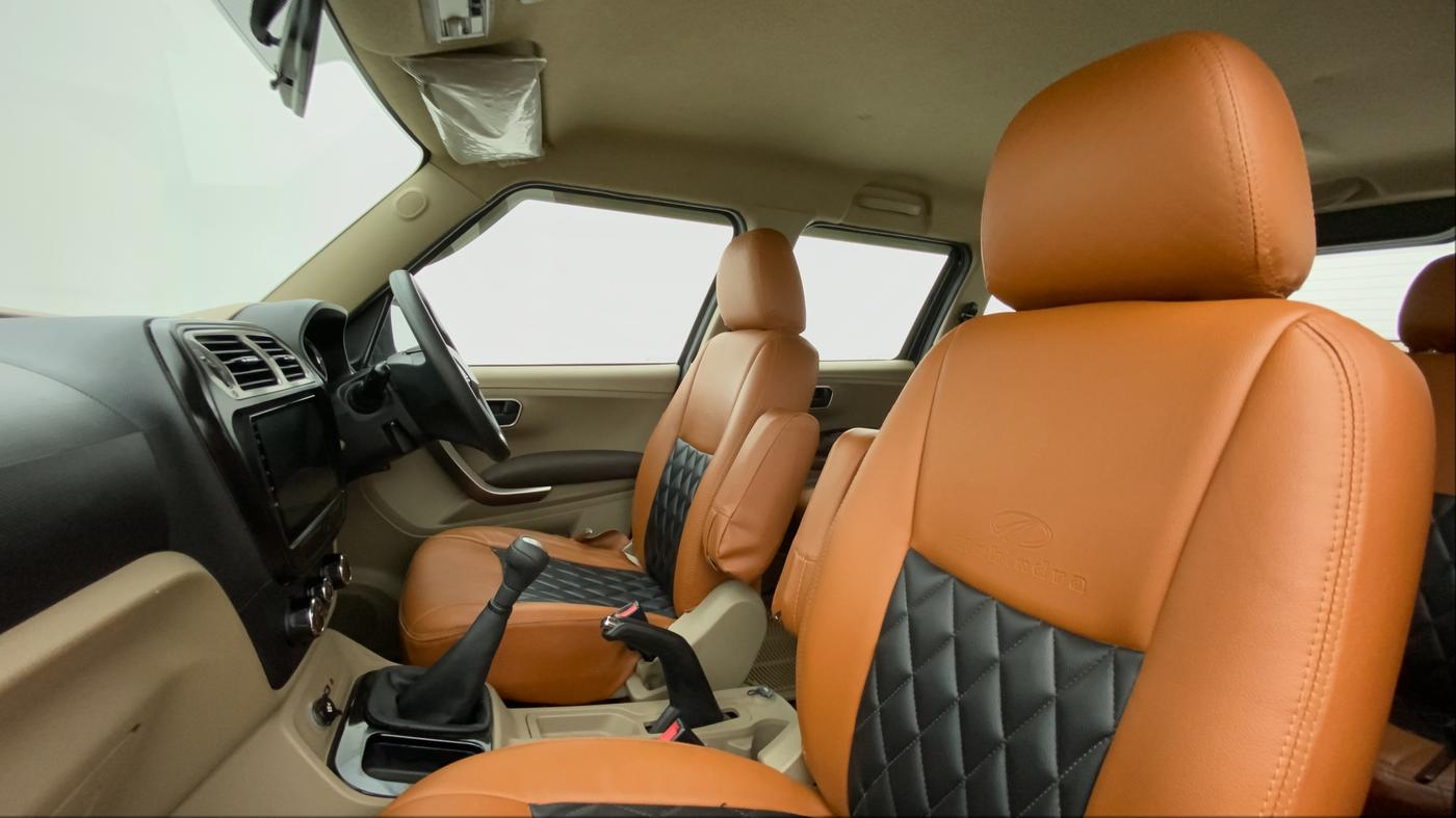 2019 Mahindra TUV300 T10, Diesel, Manual, 37,290 km, Right Side Front Door Cabin