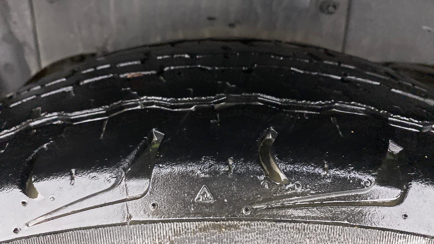 2019 Mahindra TUV300 T10, Diesel, Manual, 37,290 km, Right Rear Tyre Tread