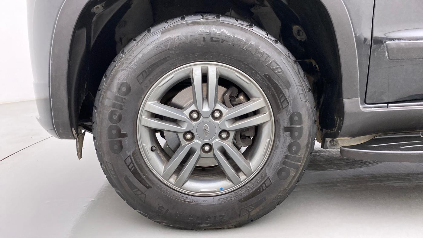 2019 Mahindra TUV300 T10, Diesel, Manual, 37,290 km, Left Front Wheel