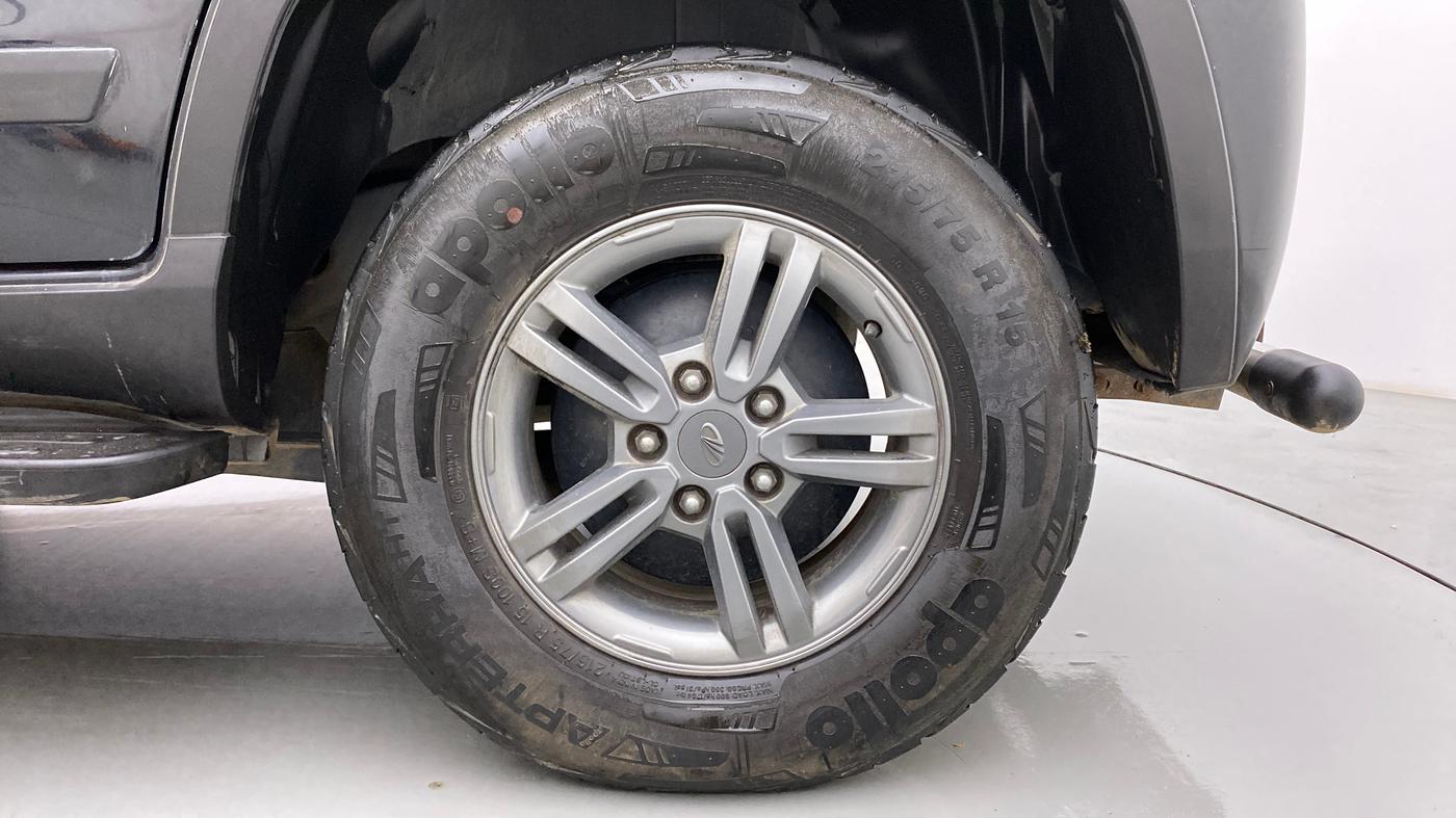 2019 Mahindra TUV300 T10, Diesel, Manual, 37,290 km, Left Rear Wheel