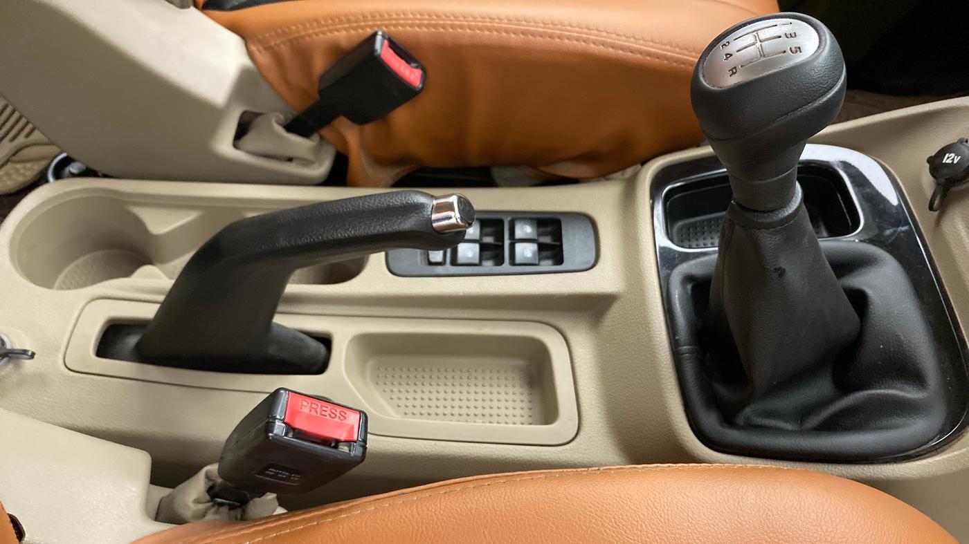 2019 Mahindra TUV300 T10, Diesel, Manual, 37,290 km, Gear Lever