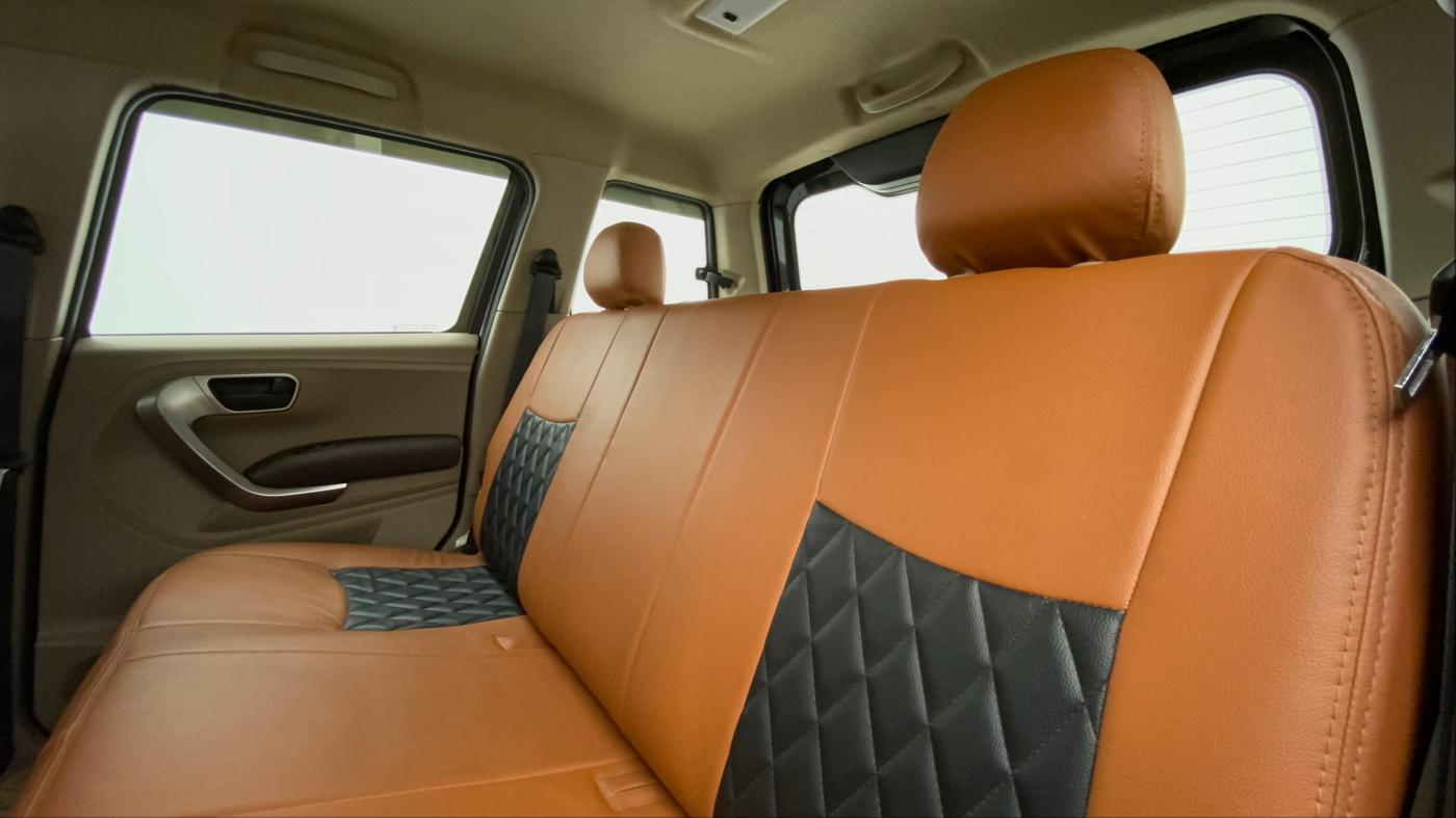 2019 Mahindra TUV300 T10, Diesel, Manual, 37,290 km, Right Side Rear Door Cabin