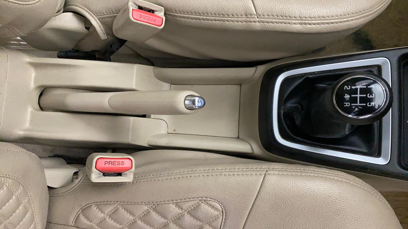 2020 Maruti Dzire ZXI, Petrol, Manual, 40,114 km, Gear Lever