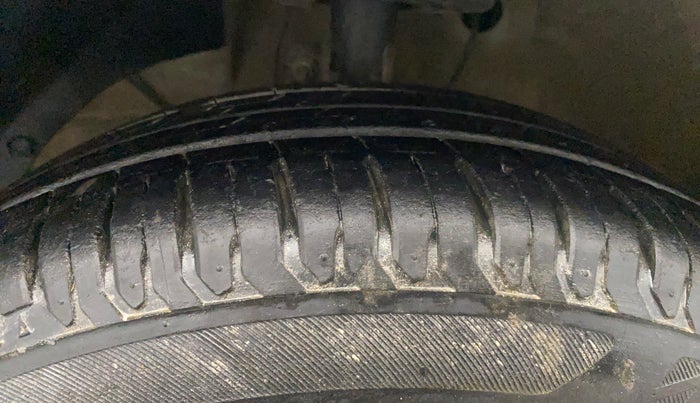 2020 Maruti Dzire ZXI, Petrol, Manual, 40,114 km, Left Front Tyre Tread