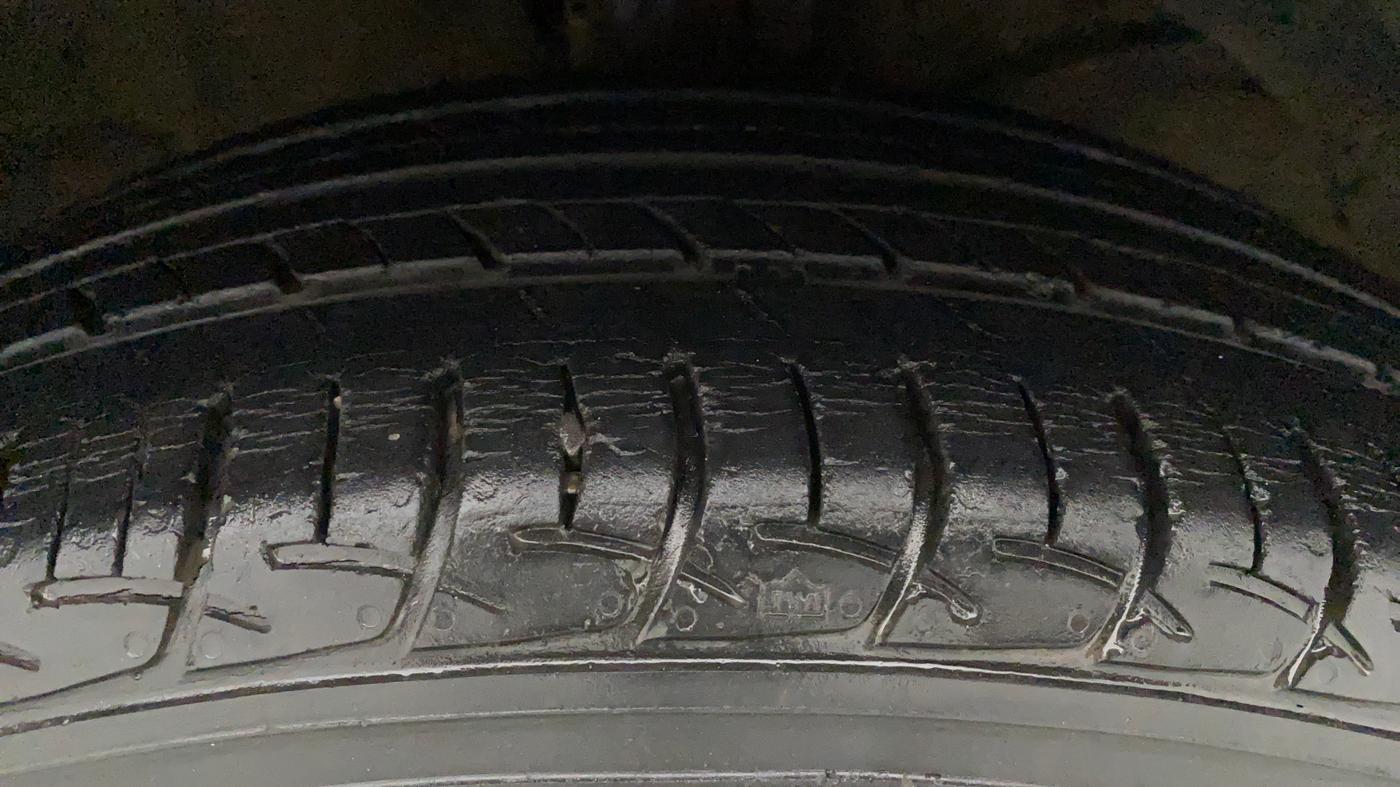 2017 Maruti Baleno DELTA PETROL 1.2, Petrol, Manual, 41,283 km, Right Front Tyre Tread