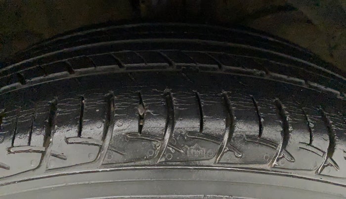2017 Maruti Baleno DELTA PETROL 1.2, Petrol, Manual, 41,283 km, Right Front Tyre Tread