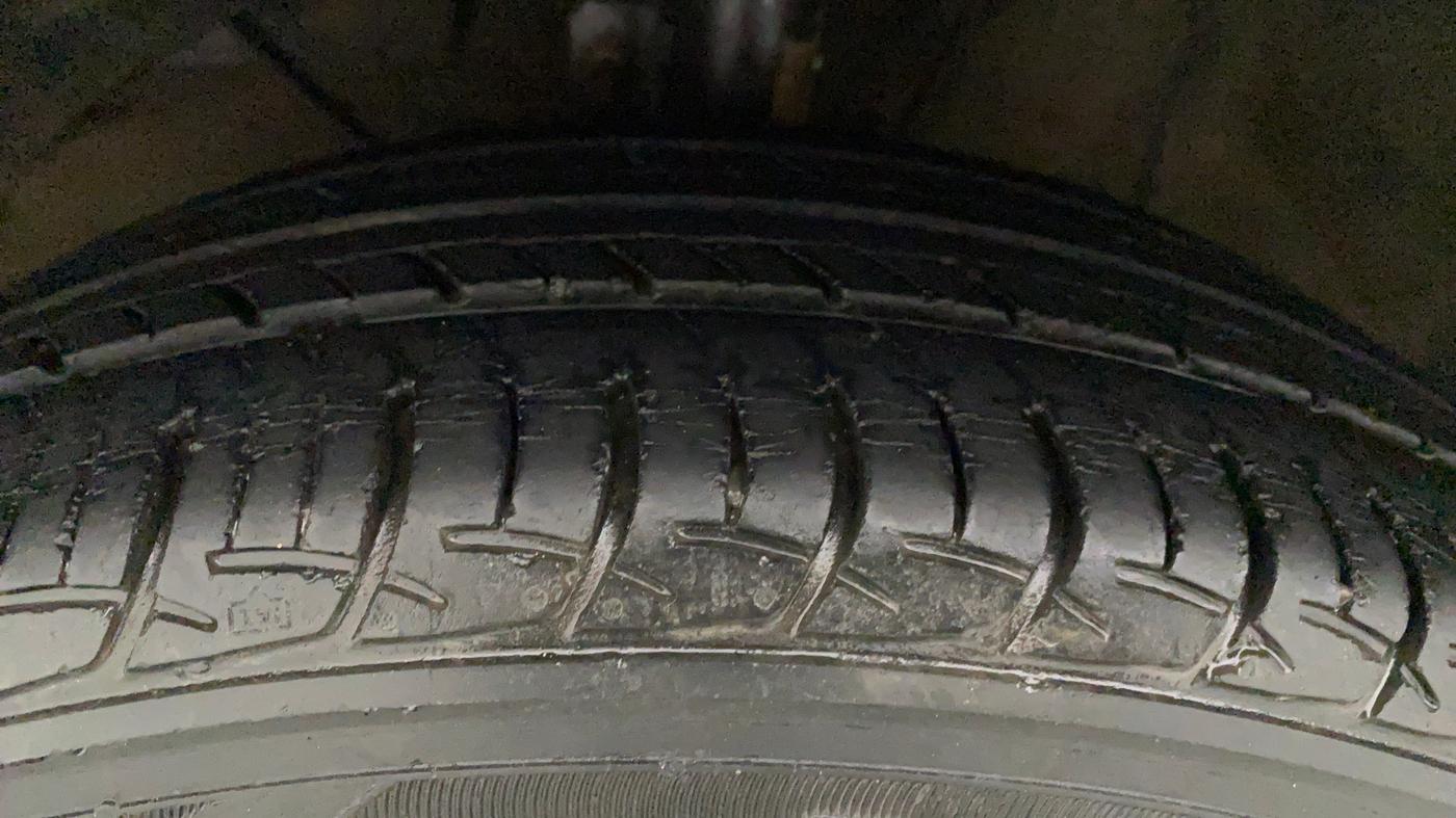 2017 Maruti Baleno DELTA PETROL 1.2, Petrol, Manual, 41,283 km, Left Front Tyre Tread