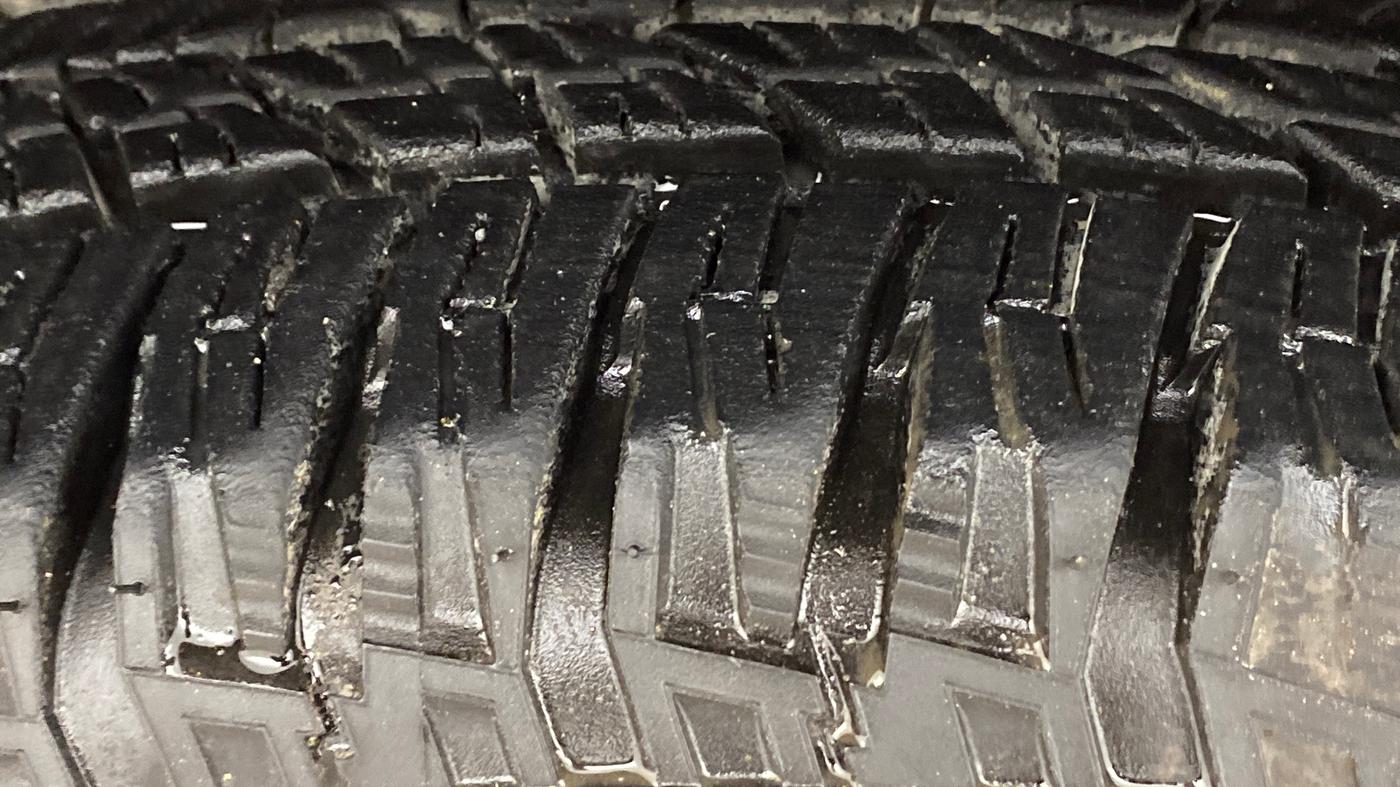 2018 Mahindra TUV300 T8, Diesel, Manual, 65,781 km, Left Front Tyre Tread