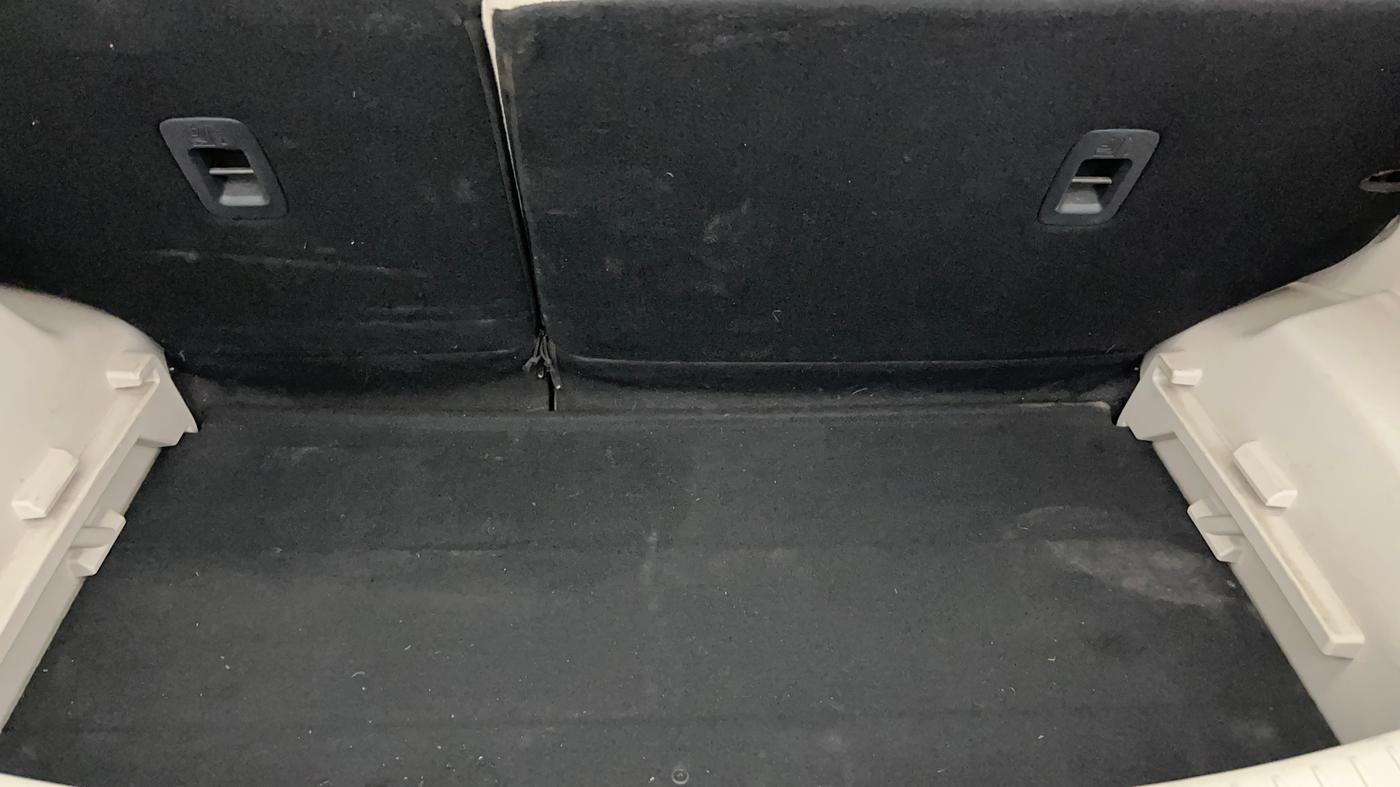 2021 Mahindra XUV300 W8 (O) 1.2 PETROL AMT, Petrol, Automatic, 89,787 km, Boot Inside