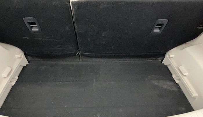 2021 Mahindra XUV300 W8 (O) 1.2 PETROL AMT, Petrol, Automatic, 89,653 km, Boot Inside