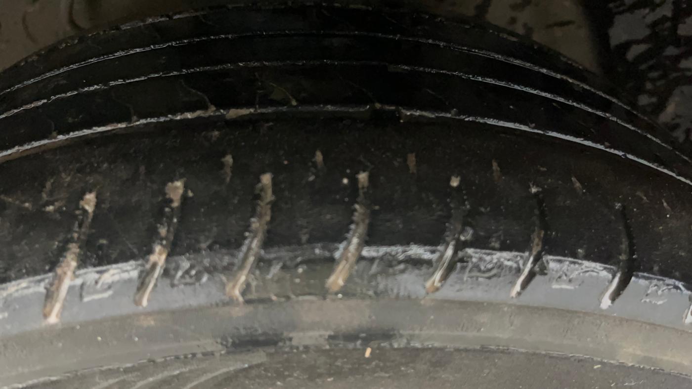 2021 Mahindra XUV300 W8 (O) 1.2 PETROL AMT, Petrol, Automatic, 89,787 km, Left Front Tyre Tread