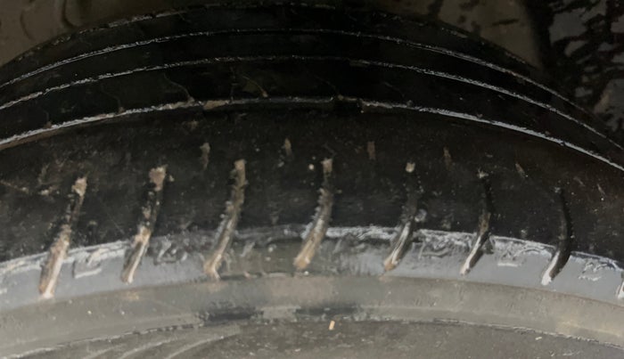 2021 Mahindra XUV300 W8 (O) 1.2 PETROL AMT, Petrol, Automatic, 89,653 km, Left Front Tyre Tread