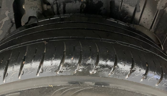 2021 Mahindra XUV300 W8 (O) 1.2 PETROL AMT, Petrol, Automatic, 89,653 km, Left Rear Tyre Tread