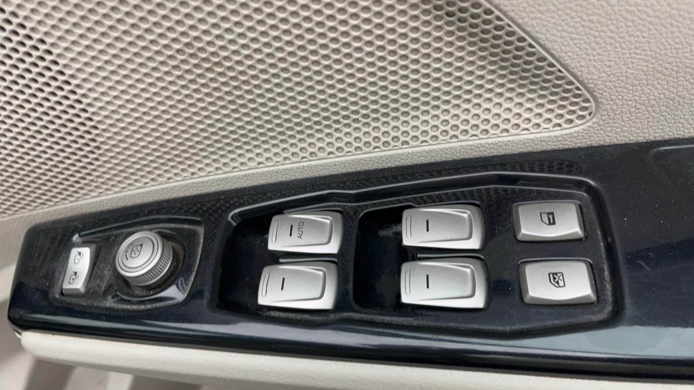 2021 Mahindra XUV300 W8 (O) 1.2 PETROL AMT, Petrol, Automatic, 89,787 km, Driver Side Door Panels Control