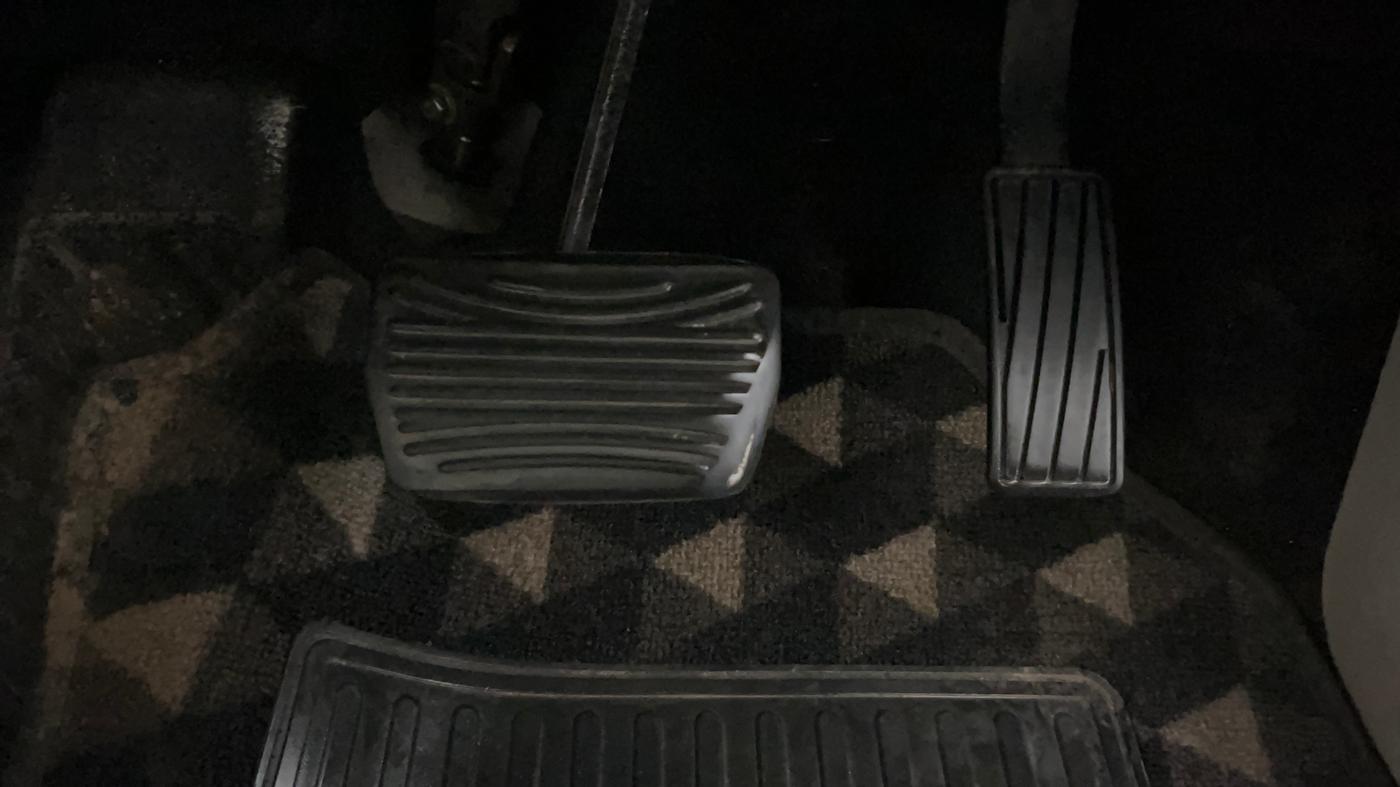 2021 Mahindra XUV300 W8 (O) 1.2 PETROL AMT, Petrol, Automatic, 89,787 km, Pedals