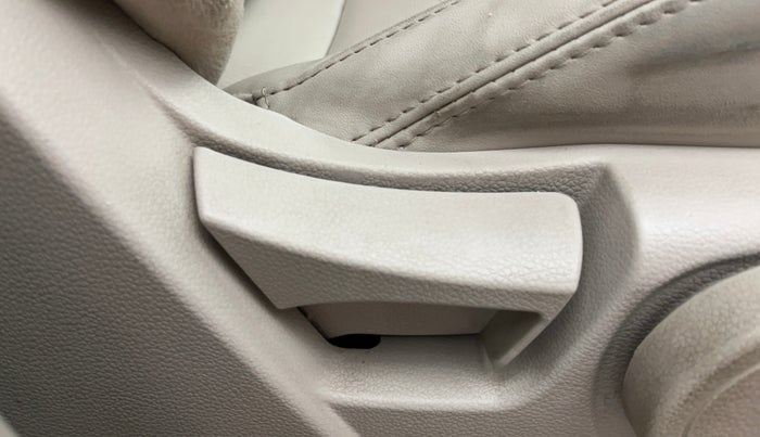 2021 Mahindra XUV300 W8 (O) 1.2 PETROL AMT, Petrol, Automatic, 89,653 km, Driver Side Adjustment Panel