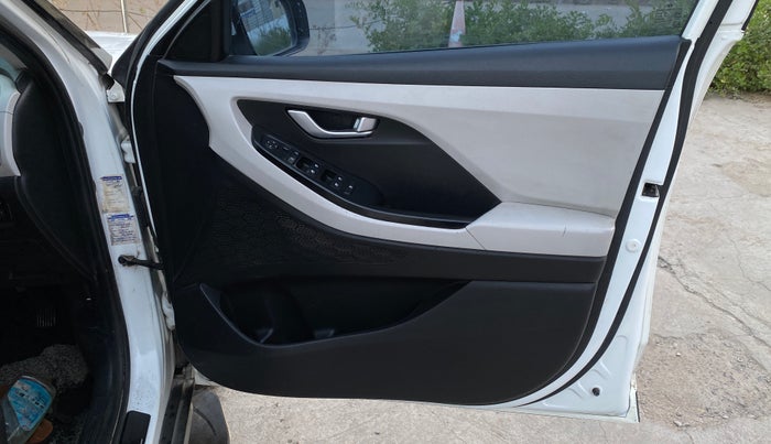 2022 Hyundai Creta S IMT 1.5 PETROL, Petrol, Manual, 51,203 km, Driver Side Door Panels Control