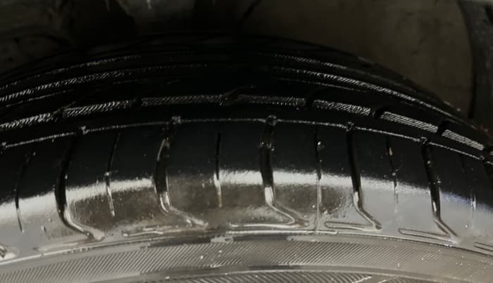 2017 Hyundai Creta SX PLUS AT 1.6 PETROL, Petrol, Automatic, 52,945 km, Left Front Tyre Tread