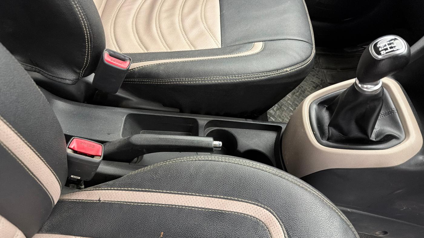 2018 Hyundai Grand i10 SPORTZ 1.2 KAPPA VTVT, Petrol, Manual, 62,704 km, Gear Lever
