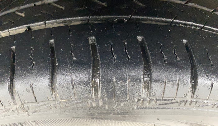 2014 Honda Amaze 1.2L I-VTEC S, Petrol, Manual, 53,943 km, Left Front Tyre Tread