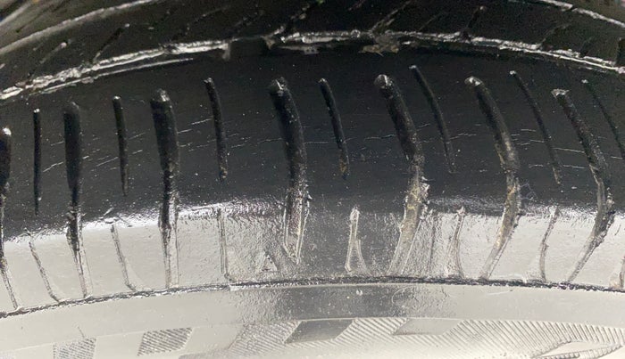 2014 Honda Amaze 1.2L I-VTEC S, Petrol, Manual, 53,943 km, Left Rear Tyre Tread