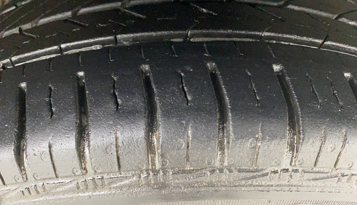 2014 Honda Amaze 1.2L I-VTEC S, Petrol, Manual, 53,943 km, Right Front Tyre Tread