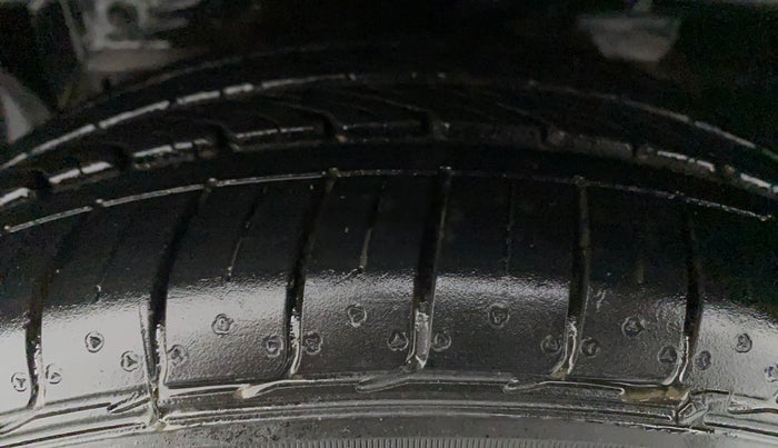 2018 Ford FREESTYLE TITANIUM 1.2 PETROL, Petrol, Manual, 49,824 km, Left Front Tyre Tread