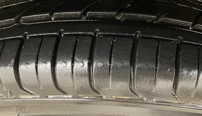 2014 Hyundai i20 SPORTZ 1.2, Petrol, Manual, 50,817 km, Right Front Tyre Tread