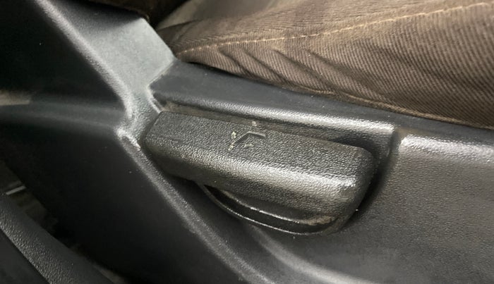 2014 Hyundai i20 SPORTZ 1.2, Petrol, Manual, 50,817 km, Driver Side Adjustment Panel