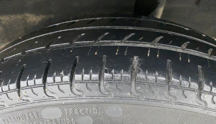2017 Renault Kwid RXL, Petrol, Manual, 44,107 km, Left Rear Tyre Tread
