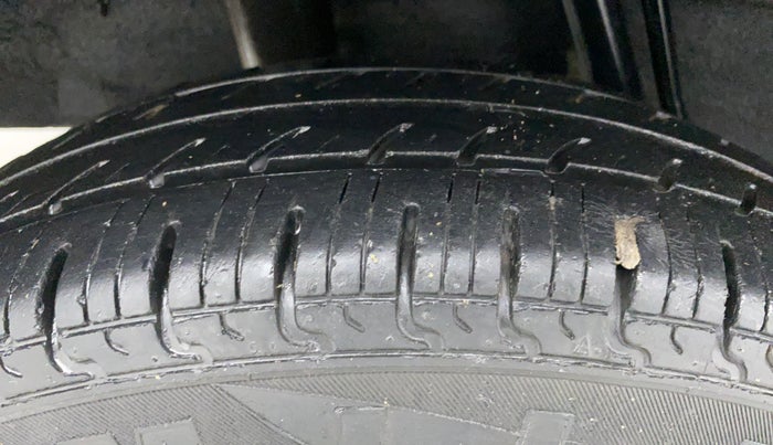 2017 Renault Kwid RXL, Petrol, Manual, 44,107 km, Right Rear Tyre Tread