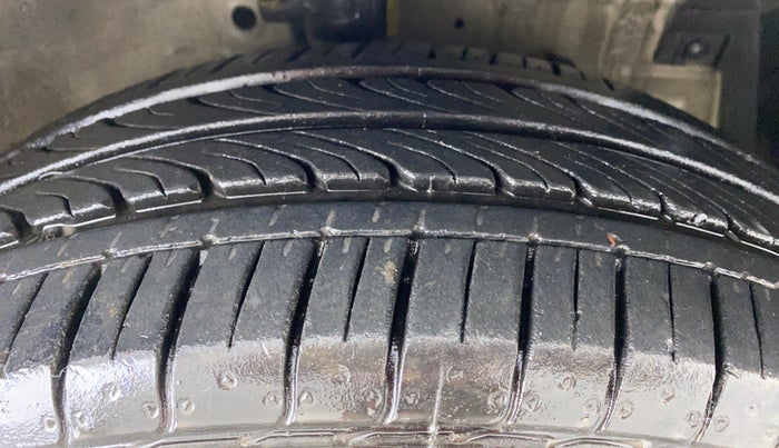 2013 Maruti Ertiga VXI, Petrol, Manual, 44,603 km, Right Front Tyre Tread