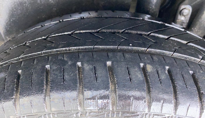 2013 Maruti Ertiga VXI, Petrol, Manual, 44,603 km, Left Rear Tyre Tread