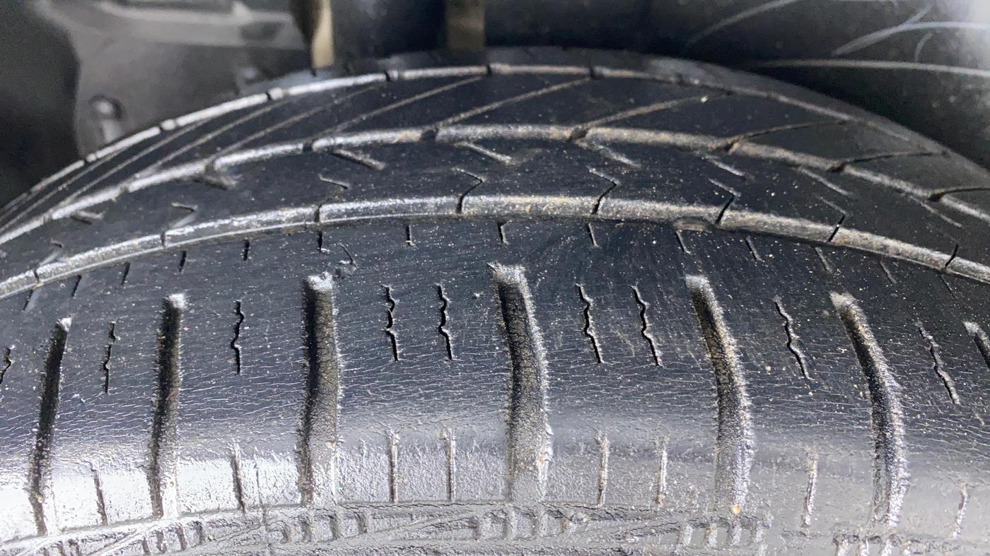 2013 Maruti Ertiga VXI, Petrol, Manual, 44,603 km, Right Rear Tyre Tread
