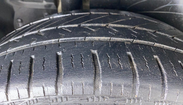 2013 Maruti Ertiga VXI, Petrol, Manual, 44,603 km, Right Rear Tyre Tread