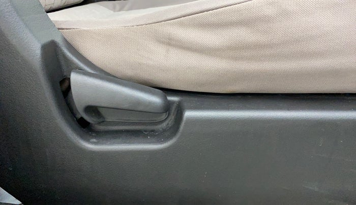 2015 Maruti Wagon R 1.0 VXI, Petrol, Manual, 58,171 km, Driver Side Adjustment Panel