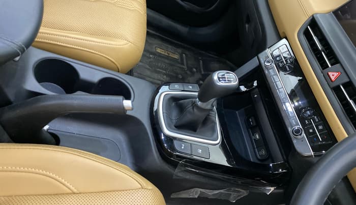 2024 KIA SELTOS HTX Plus 1.5 Diesel MT, Diesel, Manual, 5,756 km, Gear Lever