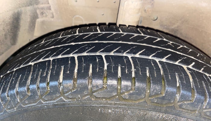 2016 Maruti Swift VXI, Petrol, Manual, 95,146 km, Left Front Tyre Tread