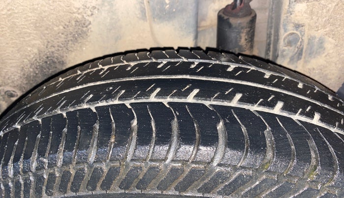 2016 Maruti Swift VXI, Petrol, Manual, 95,146 km, Left Rear Tyre Tread