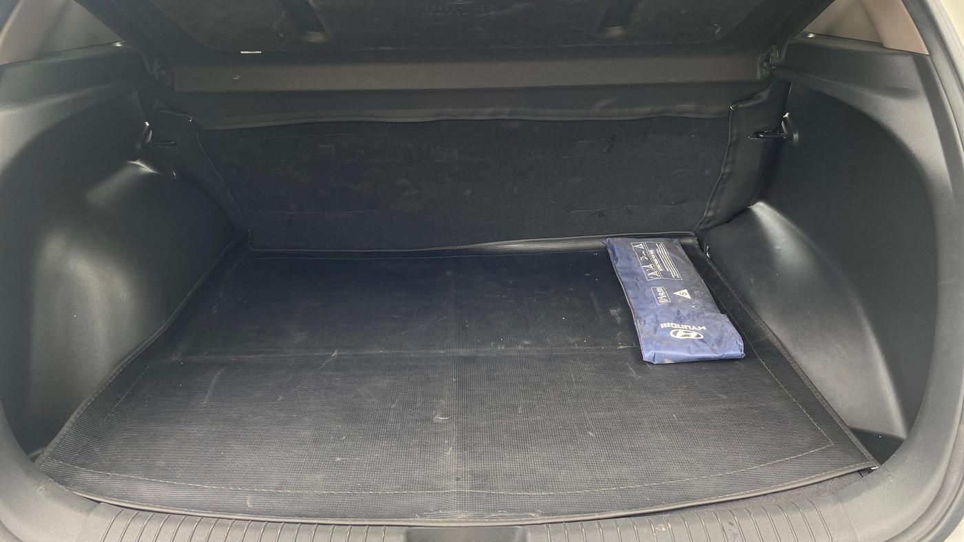 2016 Hyundai Creta SX PLUS 1.6 PETROL, Petrol, Manual, 53,363 km, Boot Inside