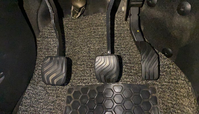 2021 Nissan MAGNITE XV PREMIUM TURBO DUAL TONE , Petrol, Manual, 27,435 km, Pedals