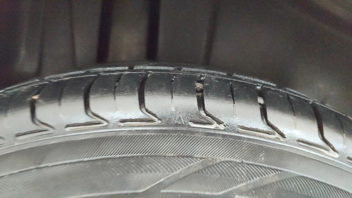 2017 Maruti Ertiga VXI, Petrol, Manual, 1,21,829 km, Right Rear Tyre Tread