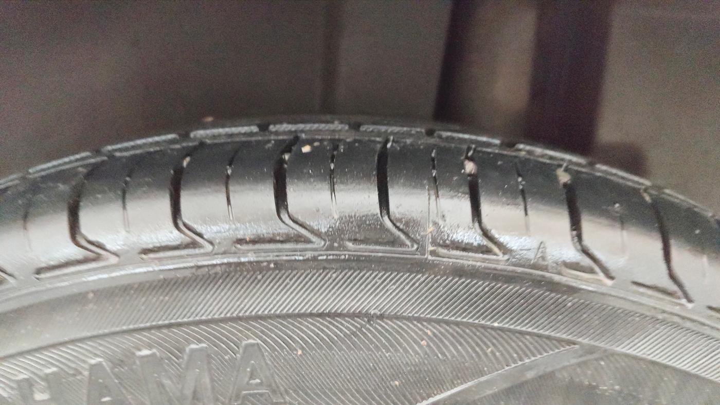 2017 Maruti Ertiga VXI, Petrol, Manual, 1,21,829 km, Left Rear Tyre Tread