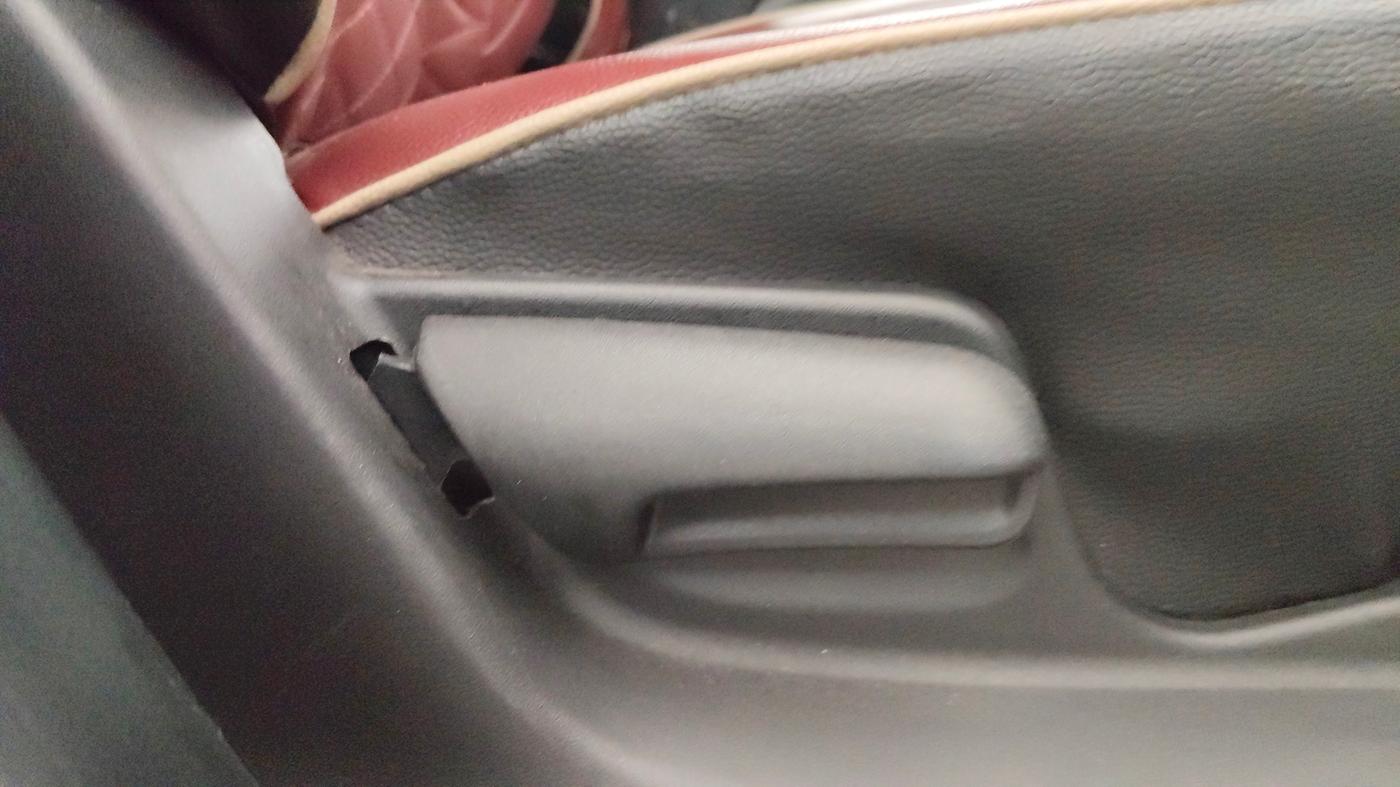 2017 Maruti Ertiga VXI, Petrol, Manual, 1,21,829 km, Driver Side Adjustment Panel