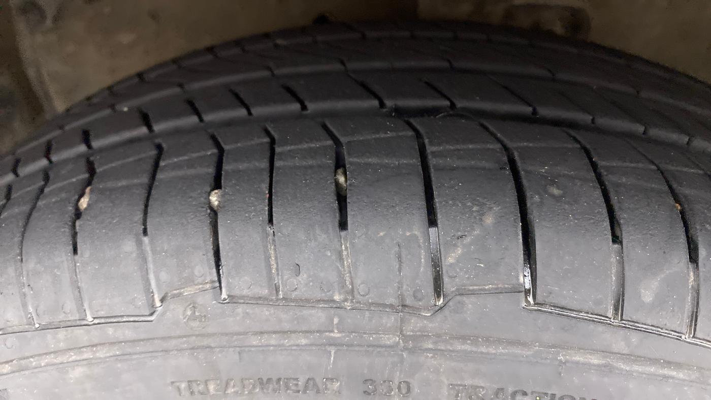 2016 Maruti Celerio VXI AMT (O), Petrol, Automatic, 48,477 km, Left Front Tyre Tread